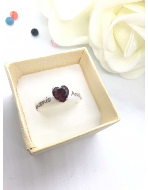 Anello ceramica bianco con strass colorato ed incisione su entrambi i  lati
