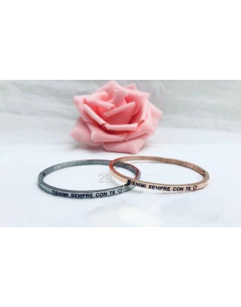Bracciale manetta rigido  con scritta : tienimi sempre con te