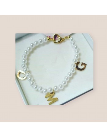 Bracciale perline interamente fatto a mano con lettere a scelta
