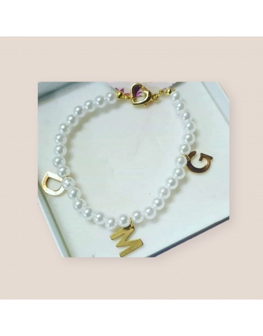 Bracciale perline interamente fatto a mano con lettere a scelta