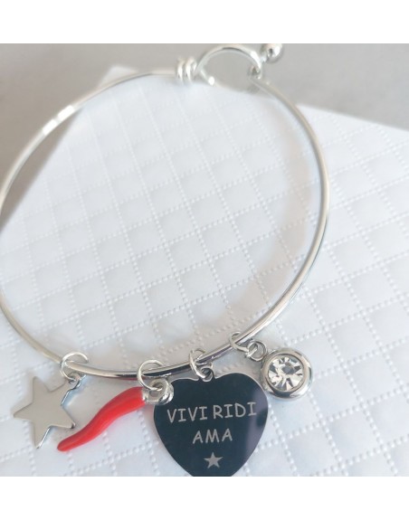 Bracciale rigido conc iondolo frase : vivi ridi ama