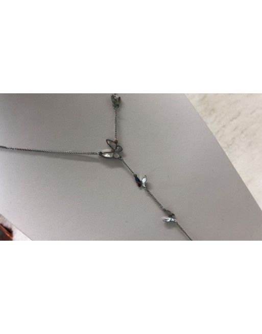 Collana con farfalla pendente