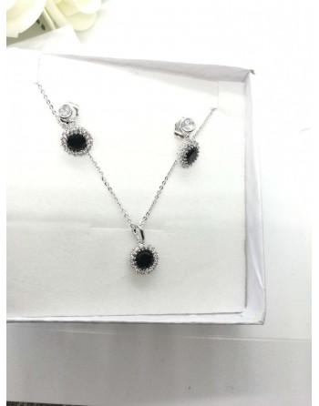 Collana con orecchini color argento e nero zirconati