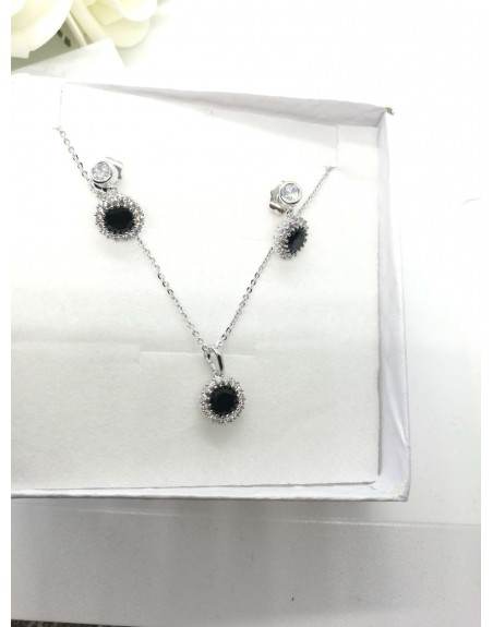 Collana con orecchini color argento e nero zirconati