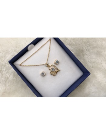 Collana con orecchini e ciondolo confezionata in scatola da regalo