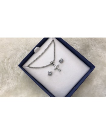 Collana con orecchini e ciondolo croce confezionata in scatola da regalo