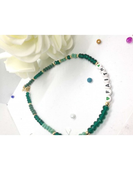 Collana con perline colorate e nome personalizzato