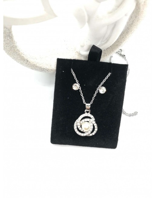 Collana e orecchini con pendente perla