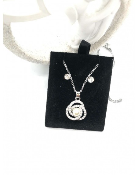 Collana e orecchini con pendente perla
