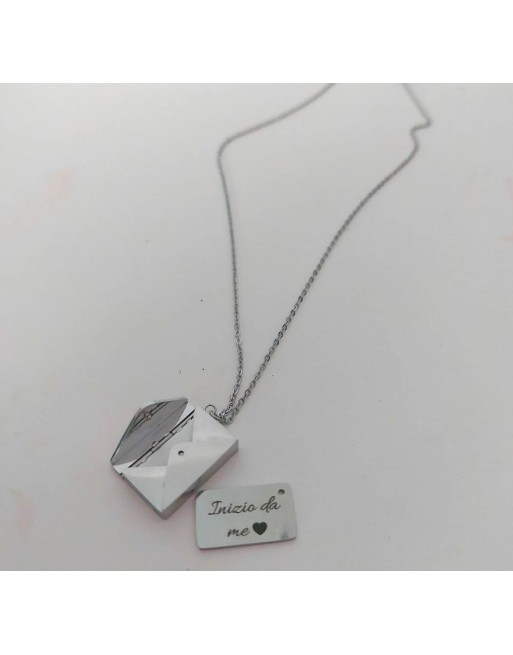Collana lettera con bustina  ed incisione