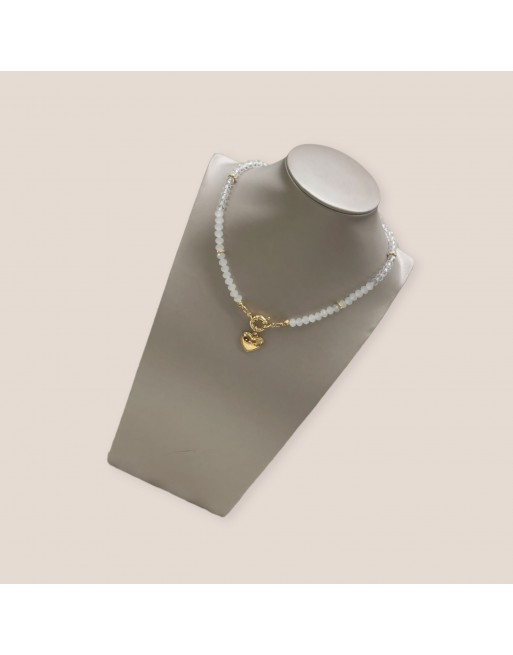 Collana perline bianche opache con ciondolo cuore