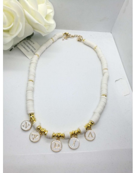 collana personalizzata creata  a mano comn gommini bianchi e inserti dorati