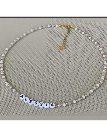 Collana realizzata a mano con perline e nome