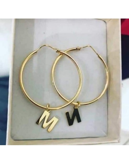 Orecchino cerchio con lettera personalizzato