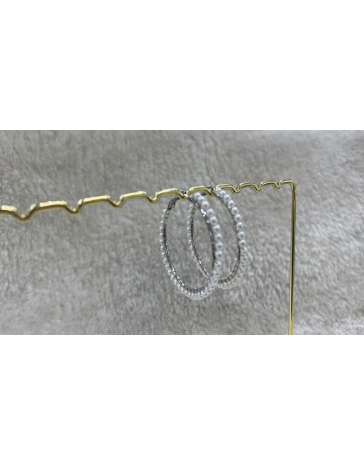 Orecchino cerchio misura 6 cm con perline bianche