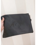 Pochette in ecopelle con iniziali