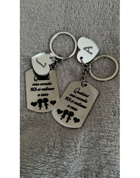 Portachiavi coppia plexiglass specchiato grigio con  frase e iniziali