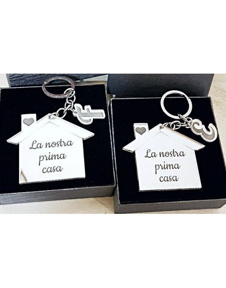 Portachiavi in plex forma casa con iniziale