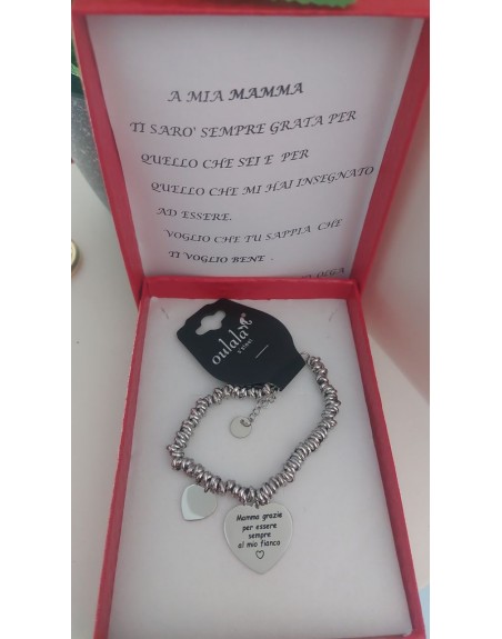 Scatola con dedica personalizzata e bracciale con ciondolo cuore e frase mamma