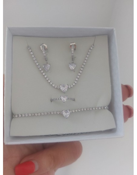 Parure composta da orecchini, anello, bracciale e collana modello kate