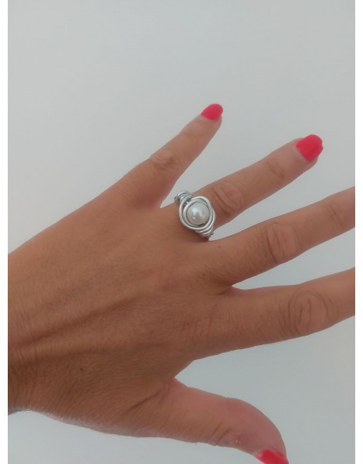 Anello realizzato a mano con perla