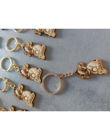 Portachiavi mosura 5 cm con  personaggio realizzato in legno con nome. idea bomboniera