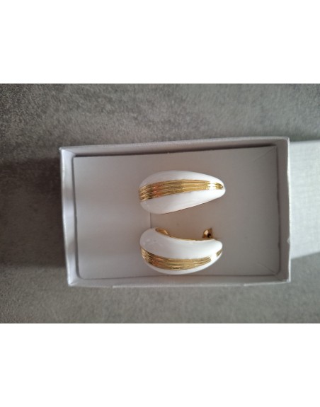 Orecchino goccia bianco