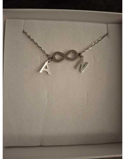 Collana infinito con lettere