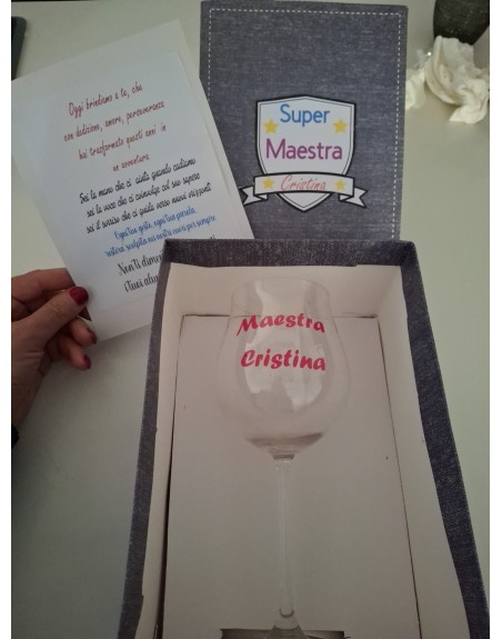 Scatola con frase   contenente bicchiere di vino personalizzato con nome