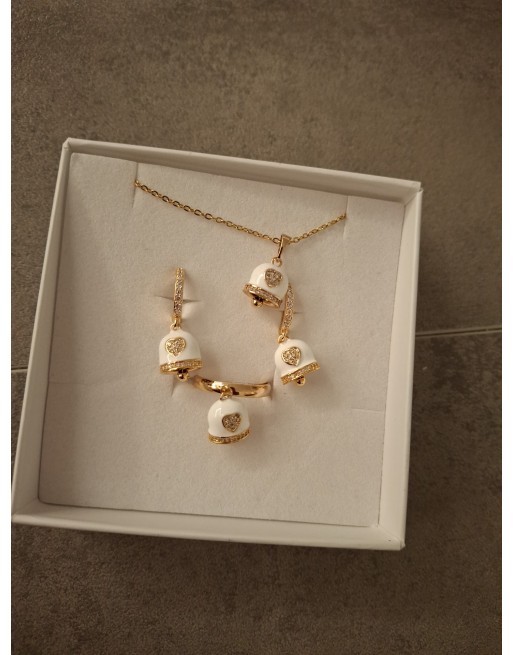 Paryre composta da collana, anello, orecchino campanella
