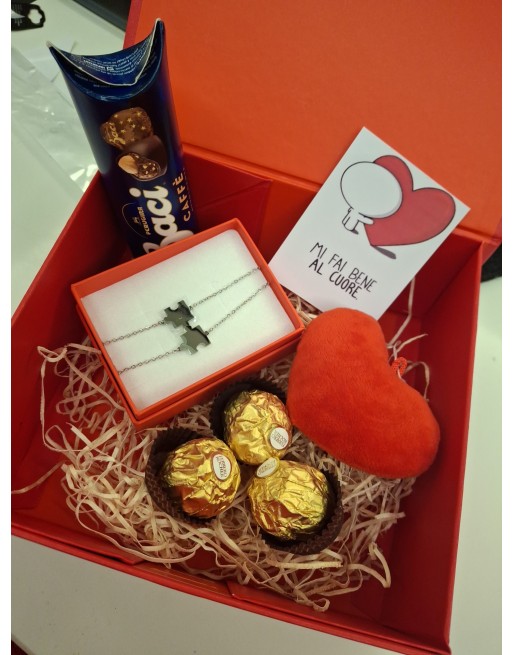 Box san valentino  con  tubo baci  3 ferrero rocher cuore  e coppia di bracciali puzzle  scatolato