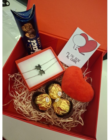 Box san valentino  con  tubo baci  3 ferrero rocher cuore  e coppia di bracciali puzzle  scatolato